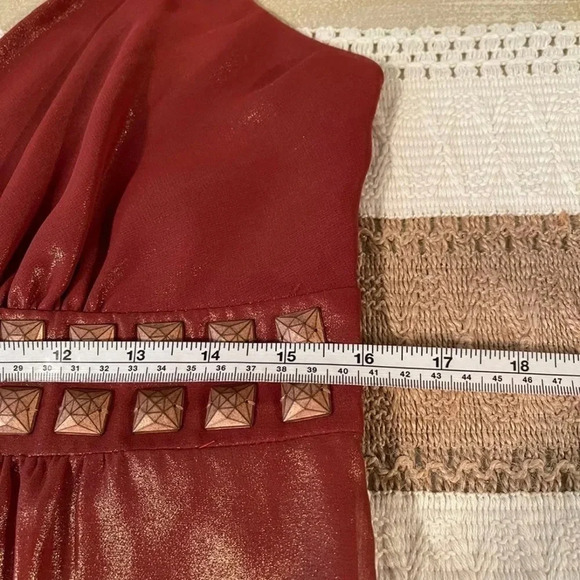 Express Women’s sleeveless tank top with a shimmery Iridescent fabric. - Picture 8 of 10